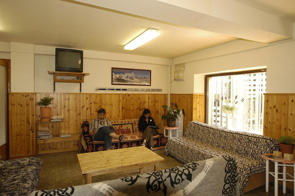 Xalet-Refugi U.E.C. Vandrarhem La Molina  Exteriör bild